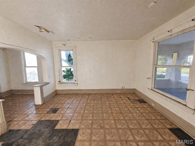 6104 Vetter Place, St Louis, MO 63120