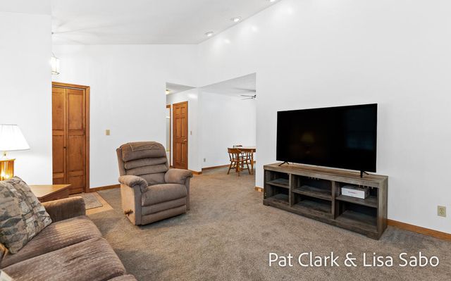 18569 Chinquapin Drive, Spring Lake, MI 49456