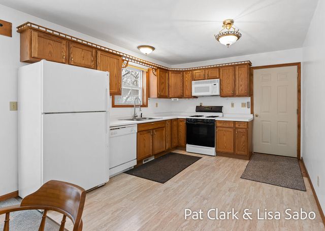 18569 Chinquapin Drive, Spring Lake, MI 49456