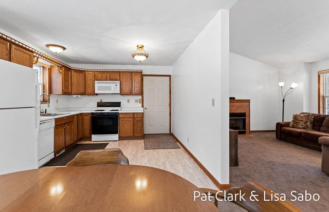 18569 Chinquapin Drive, Spring Lake, MI 49456