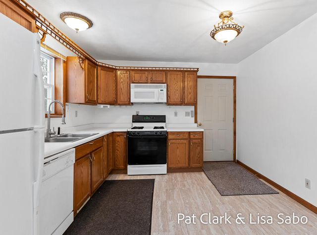 18569 Chinquapin Drive, Spring Lake, MI 49456