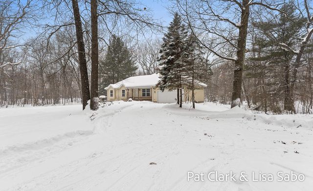 18569 Chinquapin Drive, Spring Lake, MI 49456