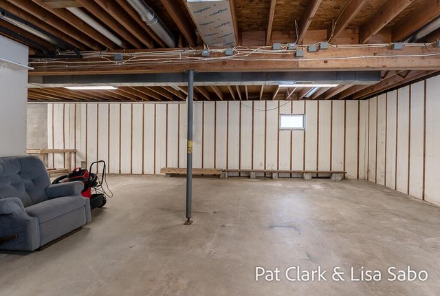 18569 Chinquapin Drive, Spring Lake, MI 49456