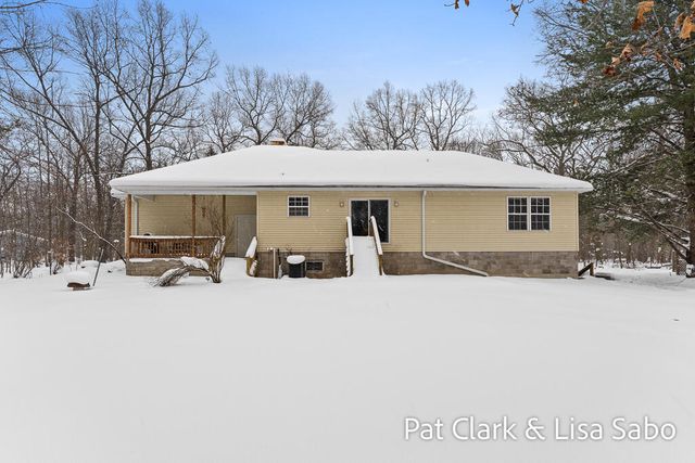 18569 Chinquapin Drive, Spring Lake, MI 49456