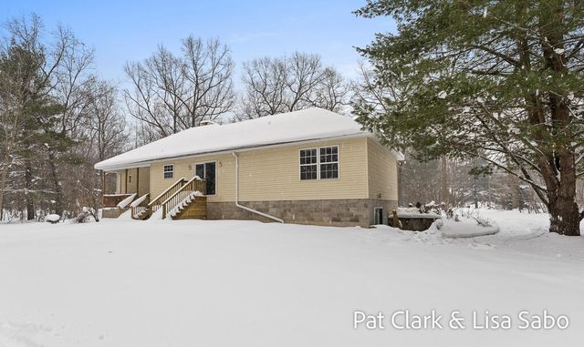 18569 Chinquapin Drive, Spring Lake, MI 49456