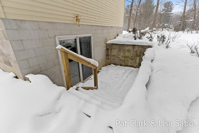 18569 Chinquapin Drive, Spring Lake, MI 49456