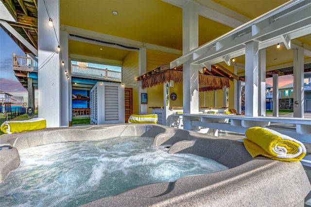 983 S Redfish, Crystal Beach, TX 77650