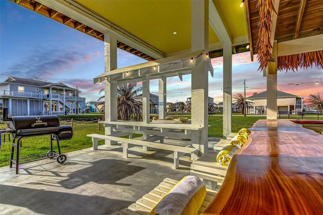 983 S Redfish, Crystal Beach, TX 77650