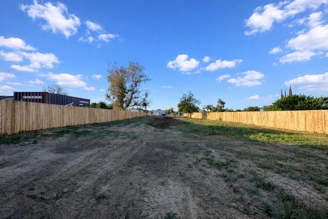 518 Cone Ave, Merced, CA 95341