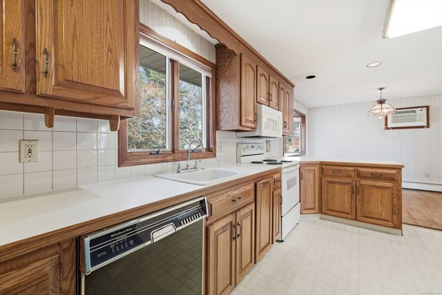 43 Burnham Drive, West Hartford, CT 06110