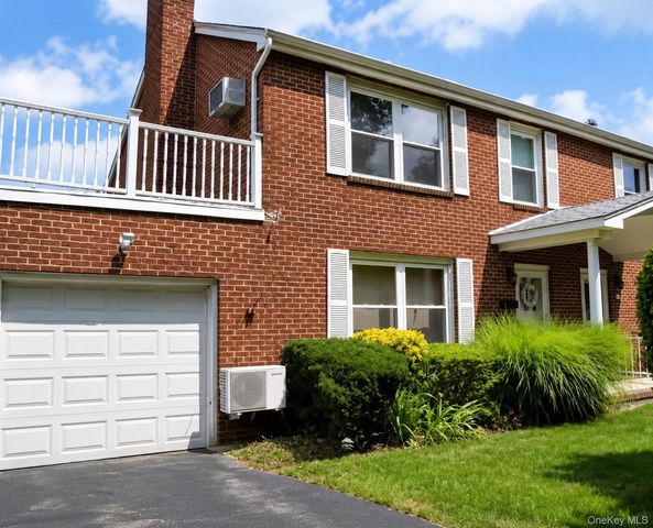 121 Manhasset Avenue, Manhasset, NY 11030
