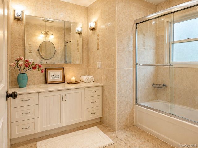 121 Manhasset Avenue, Manhasset, NY 11030