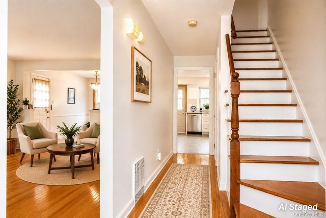 121 Manhasset Avenue, Manhasset, NY 11030