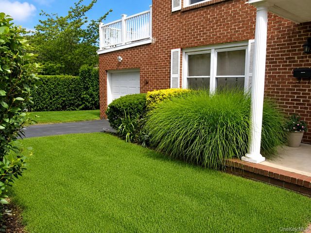 121 Manhasset Avenue, Manhasset, NY 11030