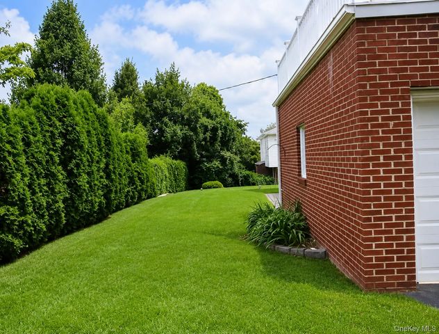 121 Manhasset Avenue, Manhasset, NY 11030