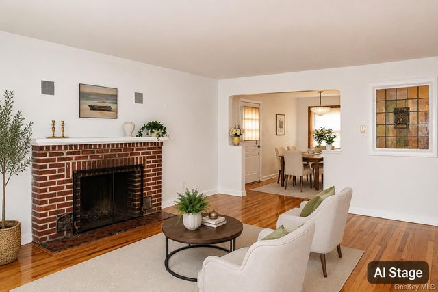 121 Manhasset Avenue, Manhasset, NY 11030