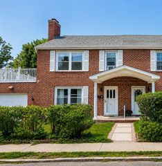 121 Manhasset Avenue, Manhasset, NY 11030