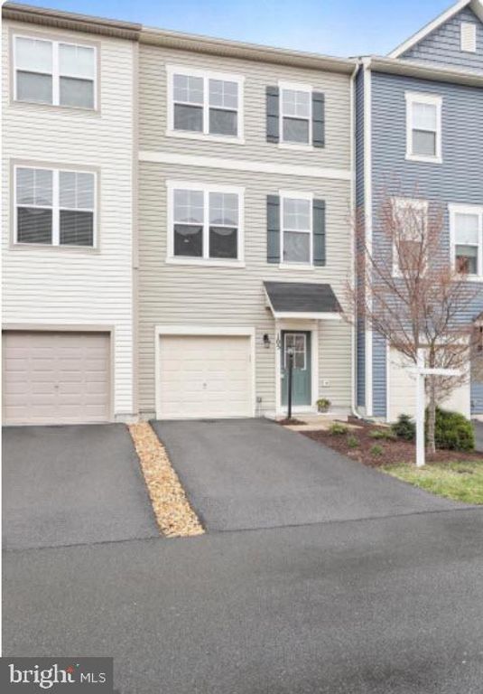 105 PINTANGLE CT, Stephenson, VA 22656