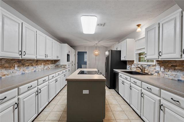 302 Tamarind Street, Harrison, AR 72601