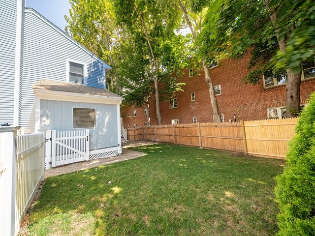 8 Spinney Path 8, Lynn, MA 01902