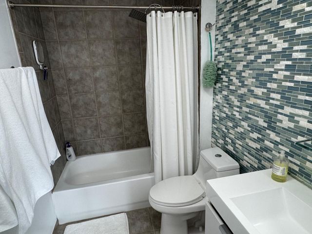 455 NE 25th Street 902, Miami, FL 33137