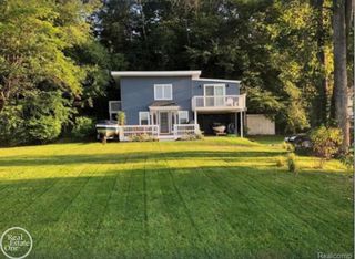 2100 Gray Park Drive, Lapeer, MI 48446