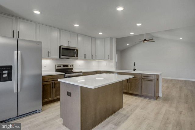 6338 PENN NATIONAL DR, Fayetteville, PA 17222