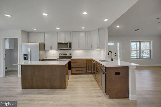 6338 PENN NATIONAL DR, Fayetteville, PA 17222