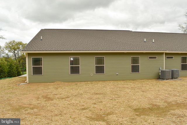 6338 PENN NATIONAL DR, Fayetteville, PA 17222