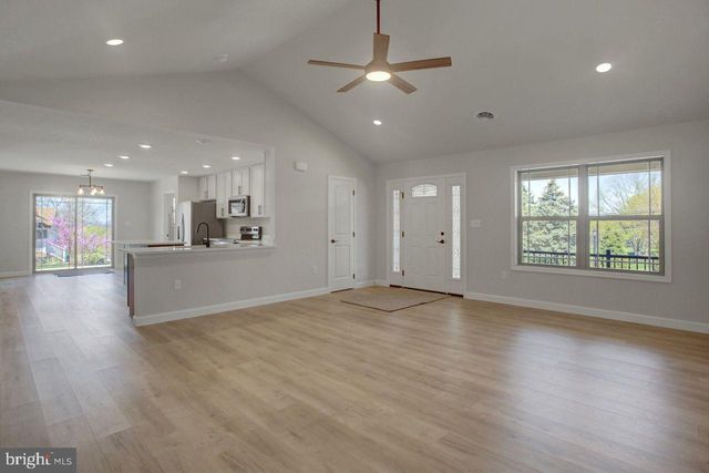 6338 PENN NATIONAL DR, Fayetteville, PA 17222