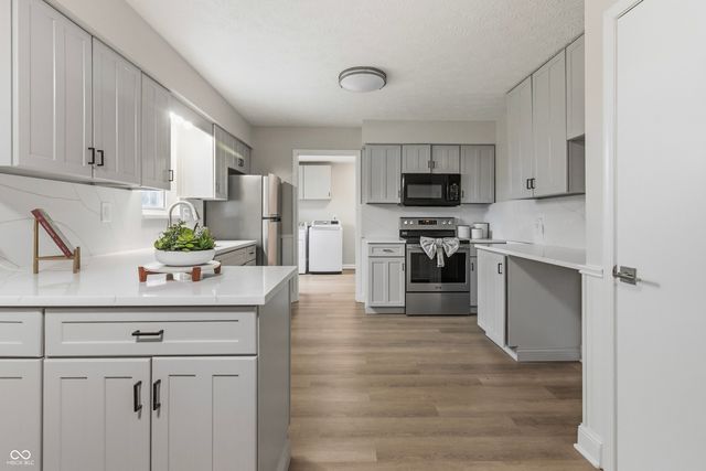 9802 Hamilton Hills Lane, Fishers, IN 46038