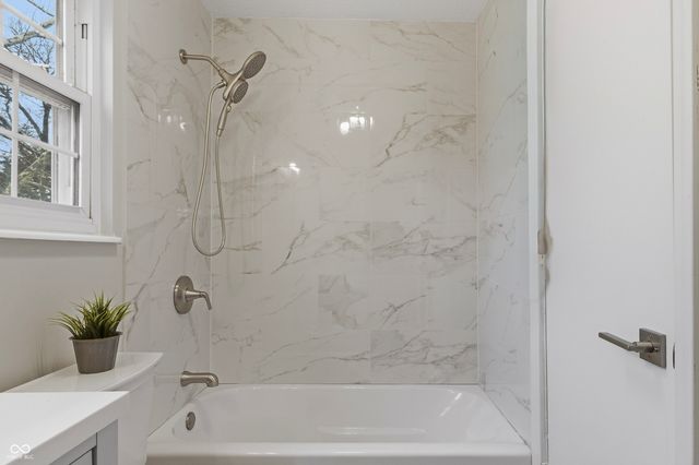 9802 Hamilton Hills Lane, Fishers, IN 46038