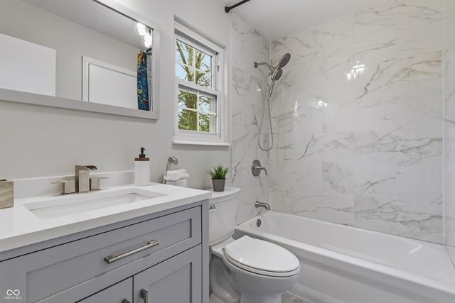 9802 Hamilton Hills Lane, Fishers, IN 46038