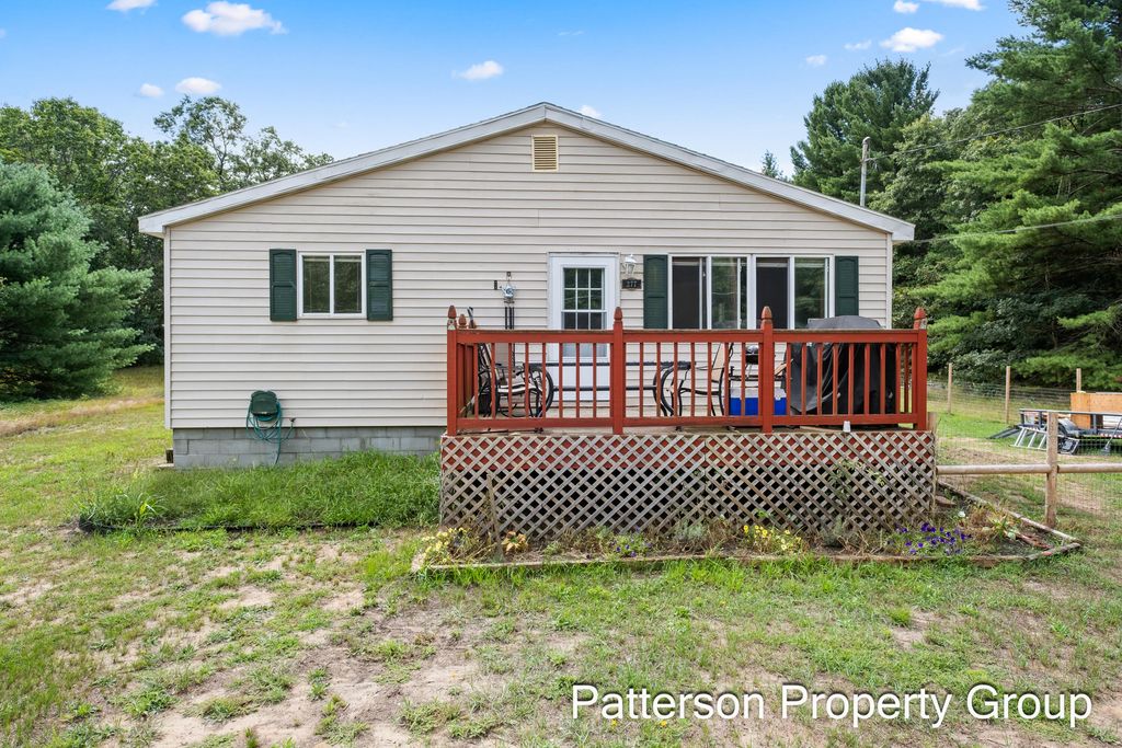 277 E Baker Street, Twin Lake, MI 49457