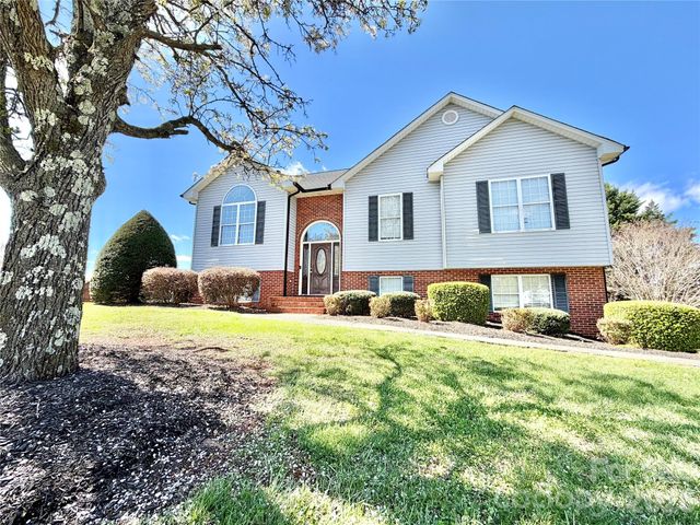 15 Luther Stafford Avenue, Taylorsville, NC 28681