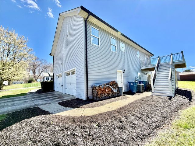 15 Luther Stafford Avenue, Taylorsville, NC 28681