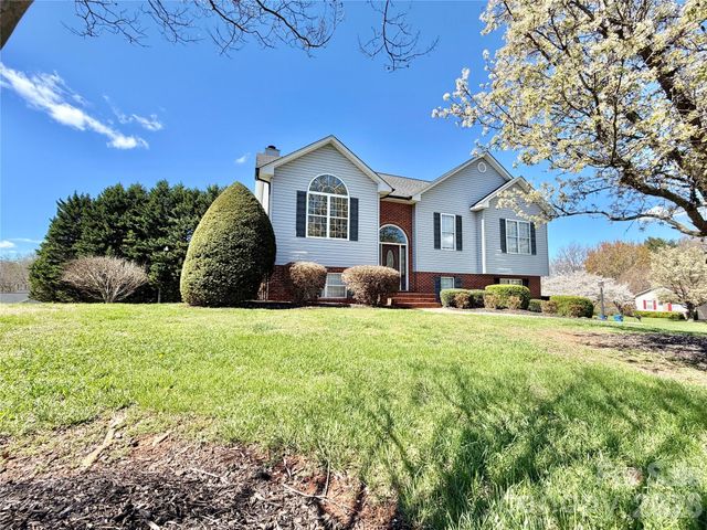 15 Luther Stafford Avenue, Taylorsville, NC 28681