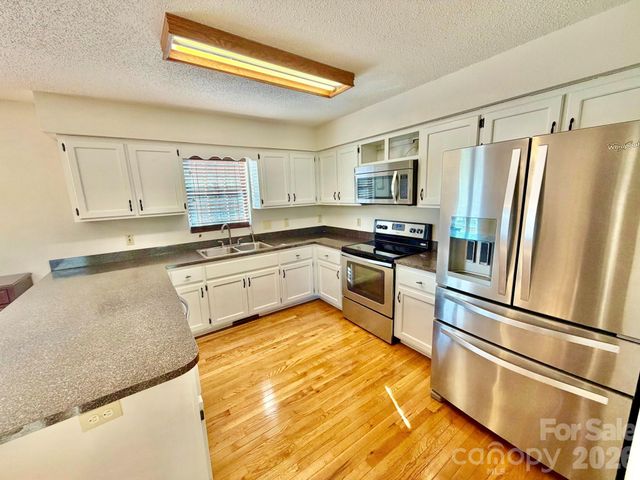 15 Luther Stafford Avenue, Taylorsville, NC 28681