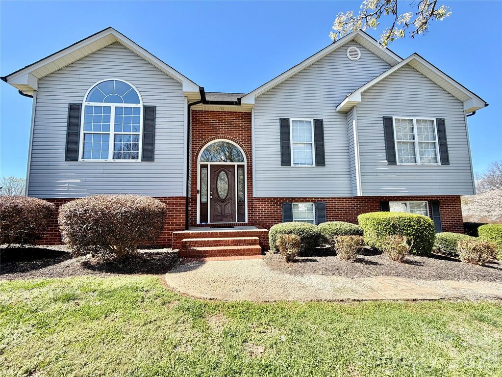 15 Luther Stafford Avenue, Taylorsville, NC 28681