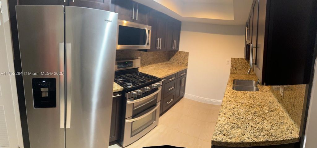 18101 NW 68th Ave D207, Hialeah, FL 33015