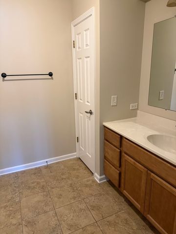 5119 159th Street 3NW, Oak Forest, IL 60452