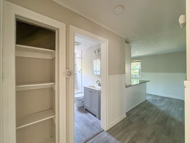 4 Wolfe St, Springfield, MA 01020