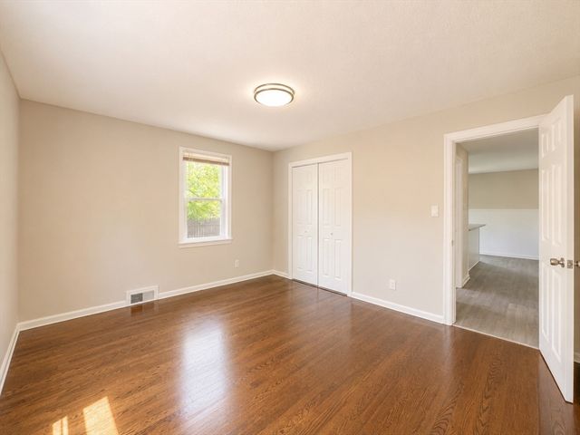 4 Wolfe St, Springfield, MA 01020