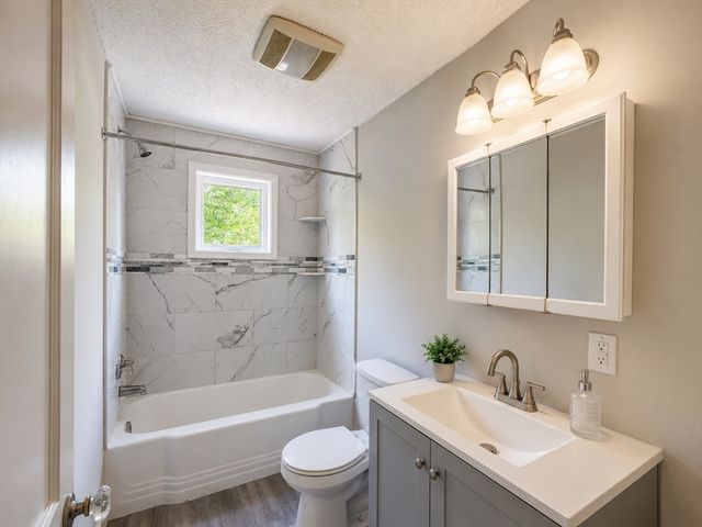 4 Wolfe St, Springfield, MA 01020