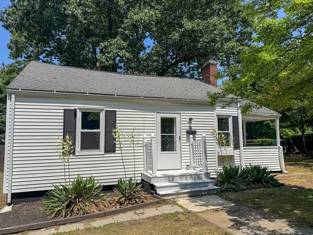 4 Wolfe St, Springfield, MA 01020
