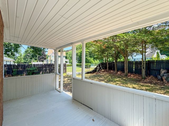 4 Wolfe St, Springfield, MA 01020