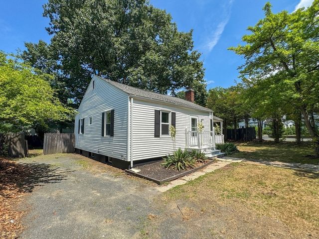 4 Wolfe St, Springfield, MA 01020