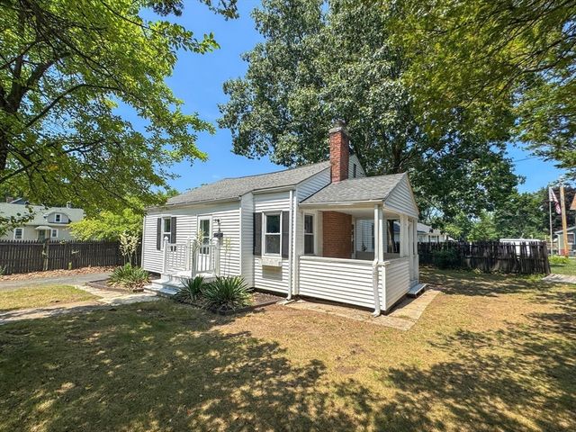 4 Wolfe St, Springfield, MA 01020