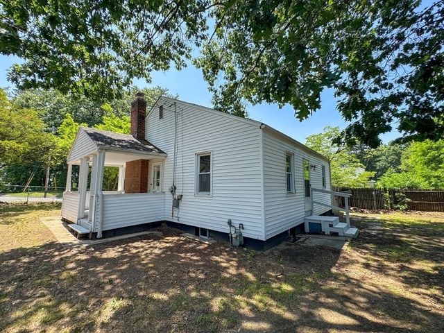 4 Wolfe St, Springfield, MA 01020