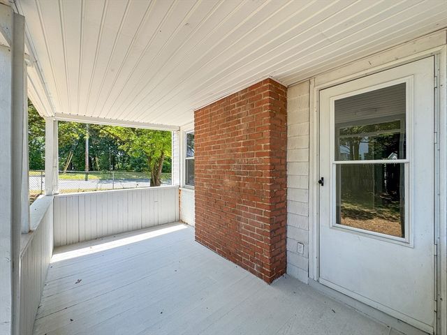 4 Wolfe St, Springfield, MA 01020